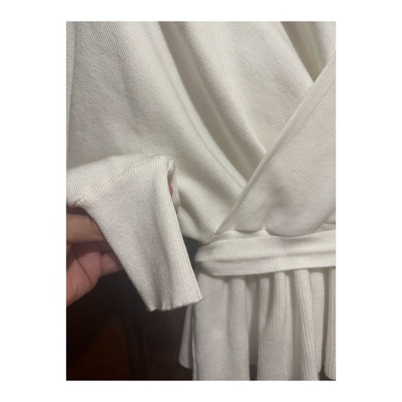 Beautiful pearl sweater
Zise M - Picture 5 of 12